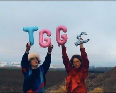 il s'agit de la chanson "TGGC" du groupe de musique pink punk de grife qui figure sur leur album "Soeur d'oranger" sorti en 2026
