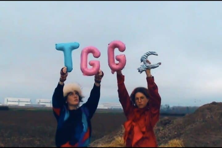 il s'agit de la chanson "TGGC" du groupe de musique pink punk de grife qui figure sur leur album "Soeur d'oranger" sorti en 2026